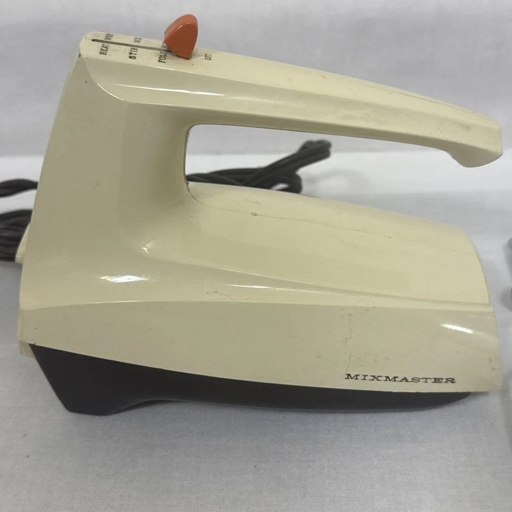 Sunbeam Mixmaster Almond & Brown 3-Speed Handheld Hand Mixer Working Vintage - Picture 2 of 8